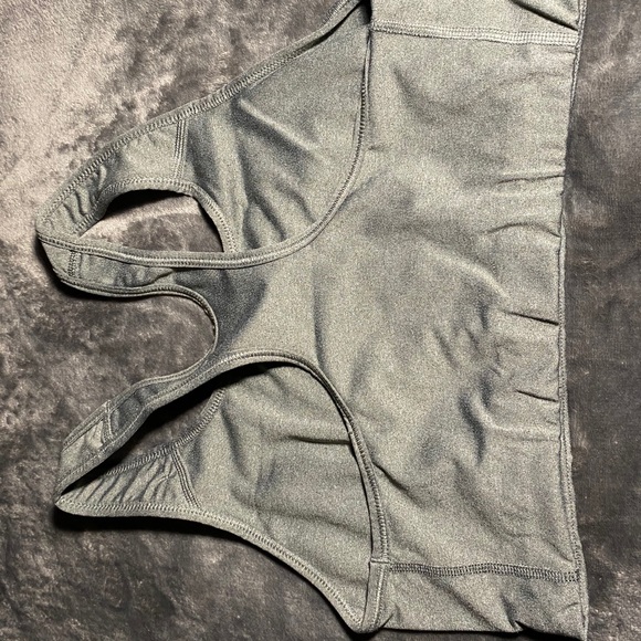 Gym top - Picture 3 of 3